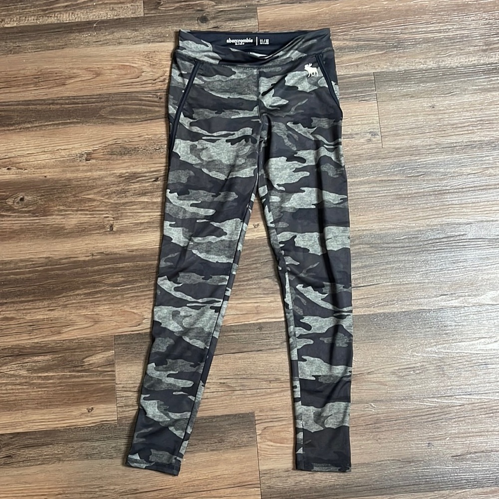 Abercrombie Kids Size 11/12 Camo Print Leggings Like new condition 💚